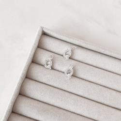 Pingente letra Q cravejada 10mm