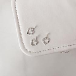 Pingente coração vazado desenhado 11mm