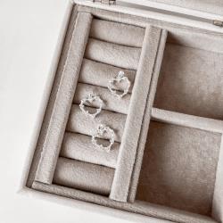 Pingente coração vazado com zircônias 14mm