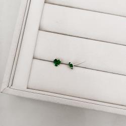 Brinco zircônia coração esmeralda 6mm