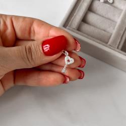 Pingente chave cravejada 14mm