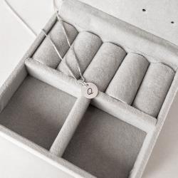 Colar pingente medalha letra Q 10mm 40cm