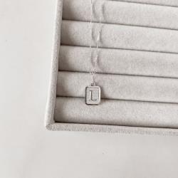 Colar pingente placa letra L 12mm 45cm