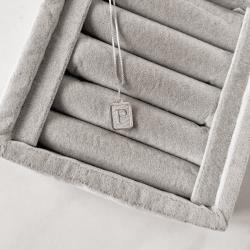 Colar pingente placa letra P 12mm 45cm