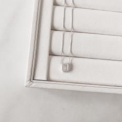 Colar letra U cravejada 9mm 45cm