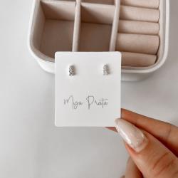 Brinco triângulo isósceles 3 zircônias 6mm