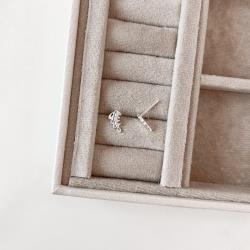 Brinco hera com zircônias 11mm