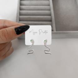 Brinco cobra cabeça cravejada detalhe zircônia verde 24mm