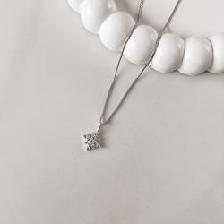 Colar pingente flor cravejada 14mm 45cm