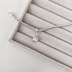 Berloque pingente castelo 8mm detalhe ródio