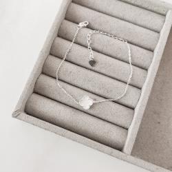 Pulseira entremeio trevo madrepérola 10mm com bolinhas