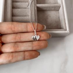 Colar pingente 2 corações lisos 12mm 45cm