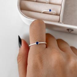 Anel meia aliança com solitário azul 3mm