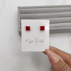 Brinco zircônia quadrada vermelho 6mm