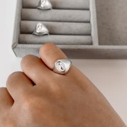 Anel oval trabalhado dedinho