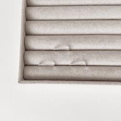 Anel fino detalhe reto cravejado