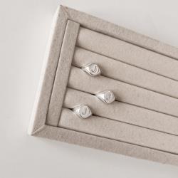 Anel oval letra J cravejada regulável P