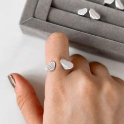 Anel corações liso e cravejado regulável P