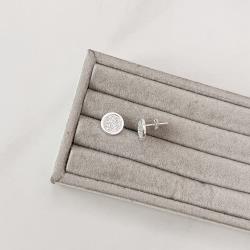 Brinco circulo com meio cravejado 10mm