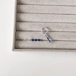 Argola click 12mm pingente zircônias retangulares azul bic