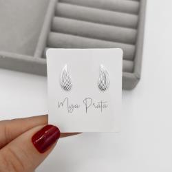 Brinco gota curvada riscada 14mm