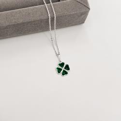 Colar pingente trevo resina 12mm corrente cadeadinho 45cm