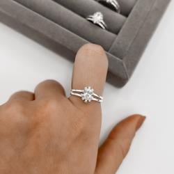 Anel fio duplo solitário cravejado