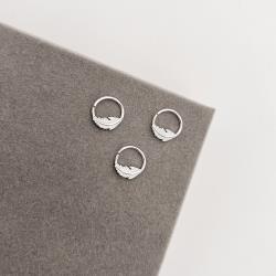 Piercing argola com pena 11mm orelha direita