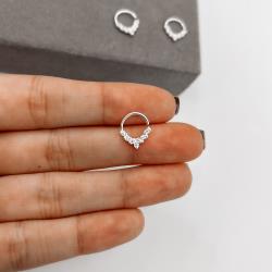 Piercing argola 10mm 7 zircônias orelha esquerda