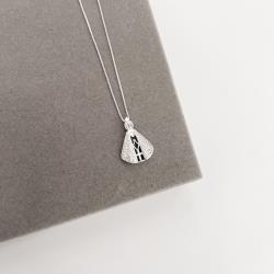 Colar Nsa. Sra. Aparecida trabalhada cravejada 21mm 45cm