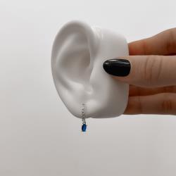 Argola click cravejada 11mm pingente zircônia oval azul