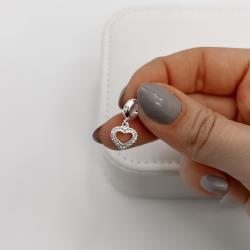 Berloque pingente coração vazado cravejado 10mm elo com zircônias