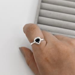 Anel zircônia coração ônix com cravejado