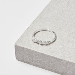 Anel meia aliança cravejada de zircônias redonda, retangular e navete