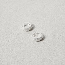 Argola click larga cravejada 14mm detalhe vazado