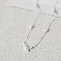 Colar entremeio borboleta cravejada 11mm e pérolas corrente cadeado 40+5cm