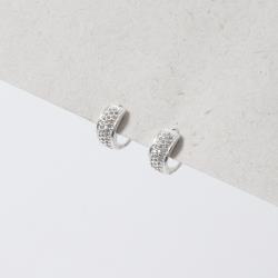 Argola click larga cravejada 11mm detalhe geométrico vazado