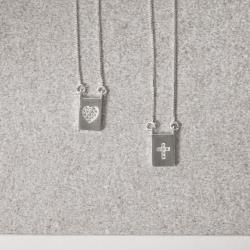 Escapulário medalhas cruz e coração cravejados v12 60cm
