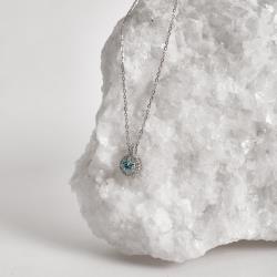 Colar pingente moissanite aquamarine 5mm com cravejado corrente cadeadinho 45cm ródio