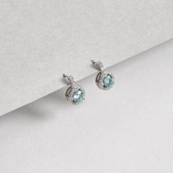 Brinco meia argola moissanite aquamarine 5mm com cravejado ródio