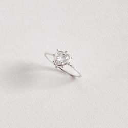 Anel fino zircônia coração trabalhado