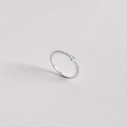 Anel meia aliança com coração cravejado