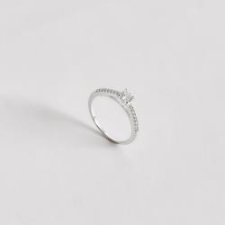 Anel meia aliança com solitário 4mm cristal