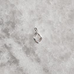 Pingente oval vazado com interior cravejado 13mm