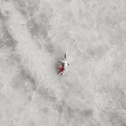 Pingente menina com zircônia coração rubi 9mm