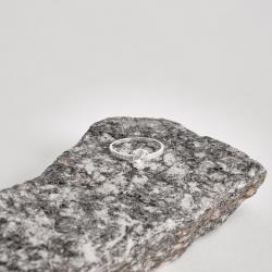 Anel meia aliança com zircônia oval 7mm