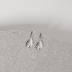 Brinco base gota com pingente 27mm