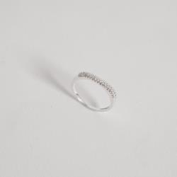 Anel reto com triplo cravejado