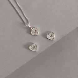 Conjunto brinco e colar coração vazado com cravejado 7mm 40cm
