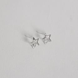 Brinco estrela vazada 8mm